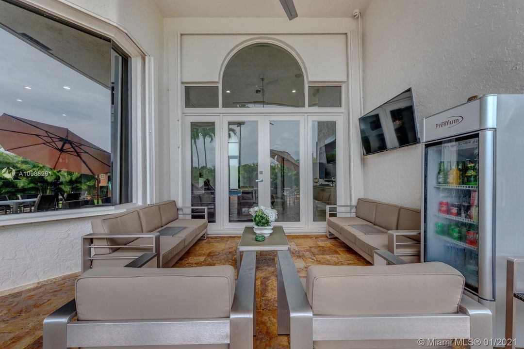 Recientemente alquilado: $19,800 (6 camas, 4 baños, 4648 Pies cuadrados)