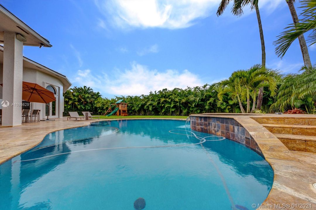 Recientemente alquilado: $19,800 (6 camas, 4 baños, 4648 Pies cuadrados)