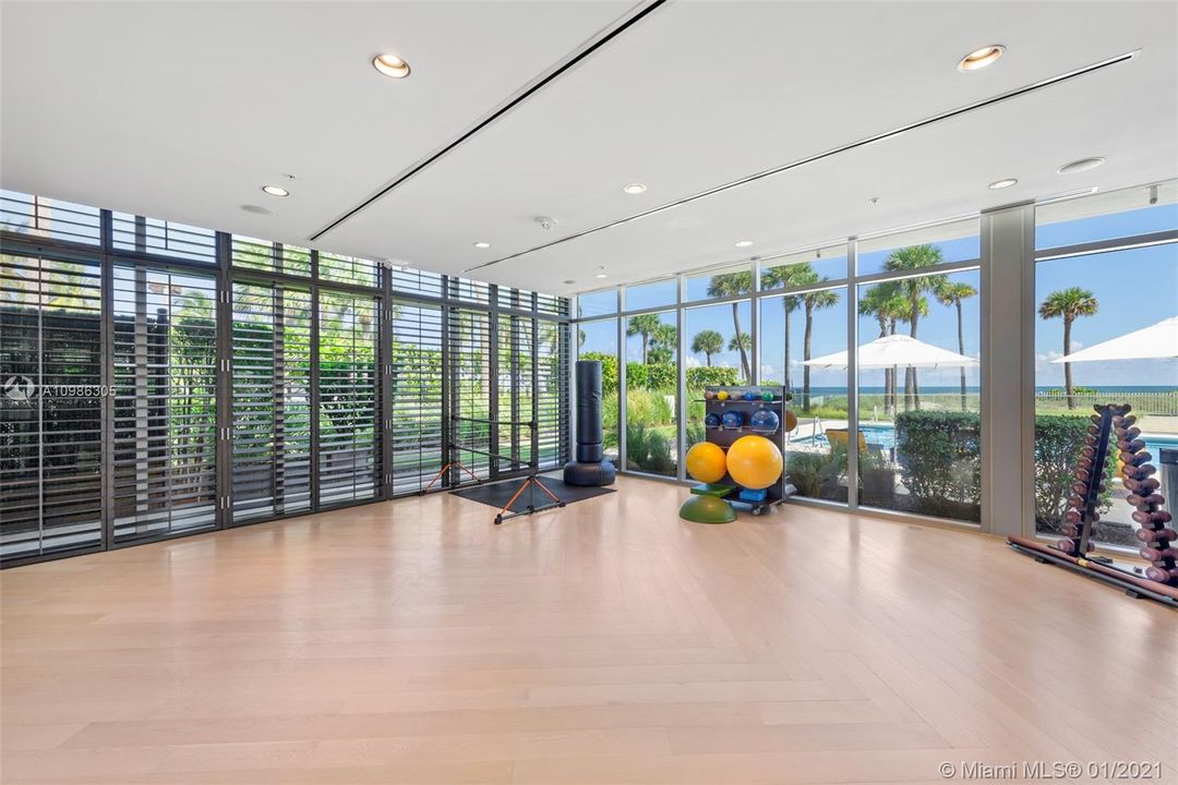Recently Sold: $3,390,000 (3 beds, 3 baths, 1703 Square Feet)