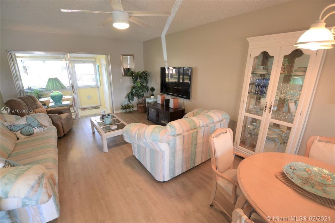 Recently Sold: $87,500 (2 beds, 1 baths, 815 Square Feet)