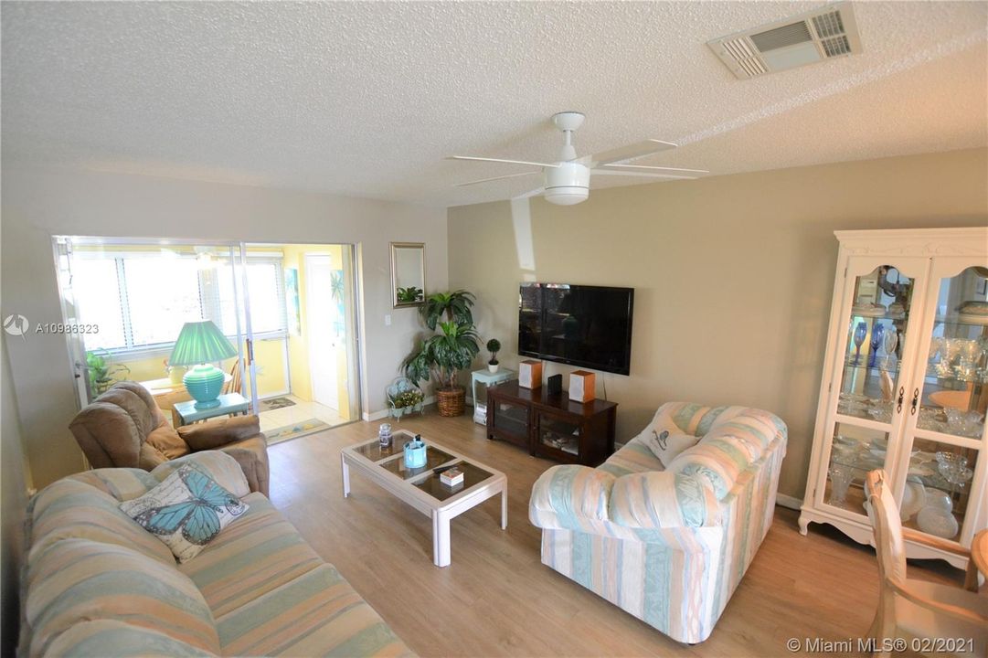 Recently Sold: $87,500 (2 beds, 1 baths, 815 Square Feet)