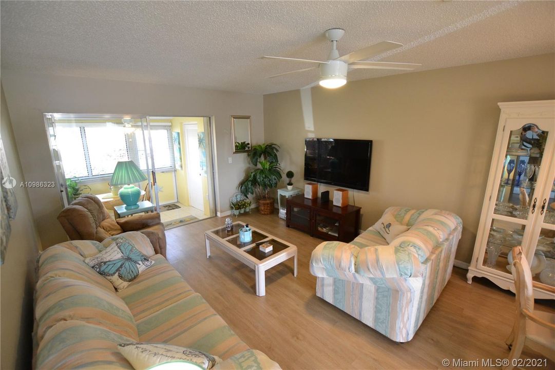 Recently Sold: $87,500 (2 beds, 1 baths, 815 Square Feet)