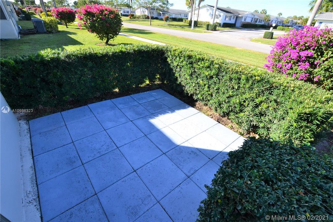 Recently Sold: $87,500 (2 beds, 1 baths, 815 Square Feet)
