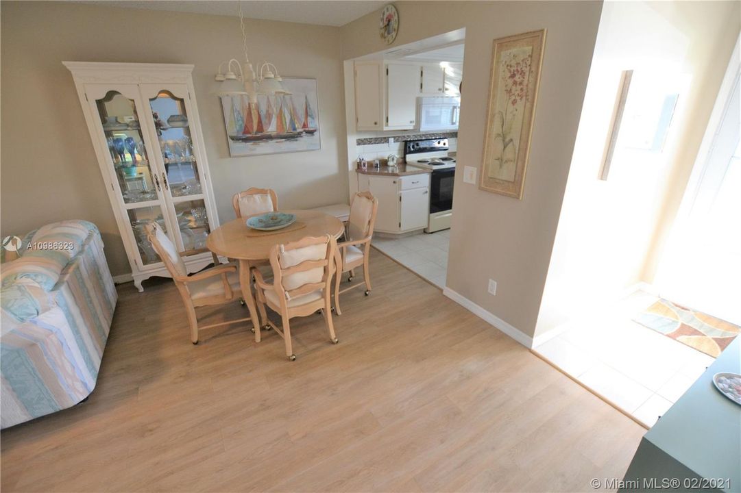 Recently Sold: $87,500 (2 beds, 1 baths, 815 Square Feet)