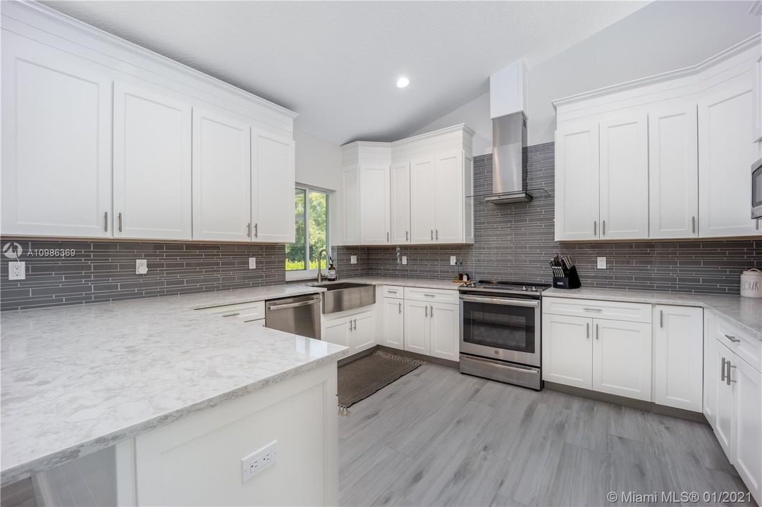 Recently Sold: $579,000 (3 beds, 2 baths, 2032 Square Feet)