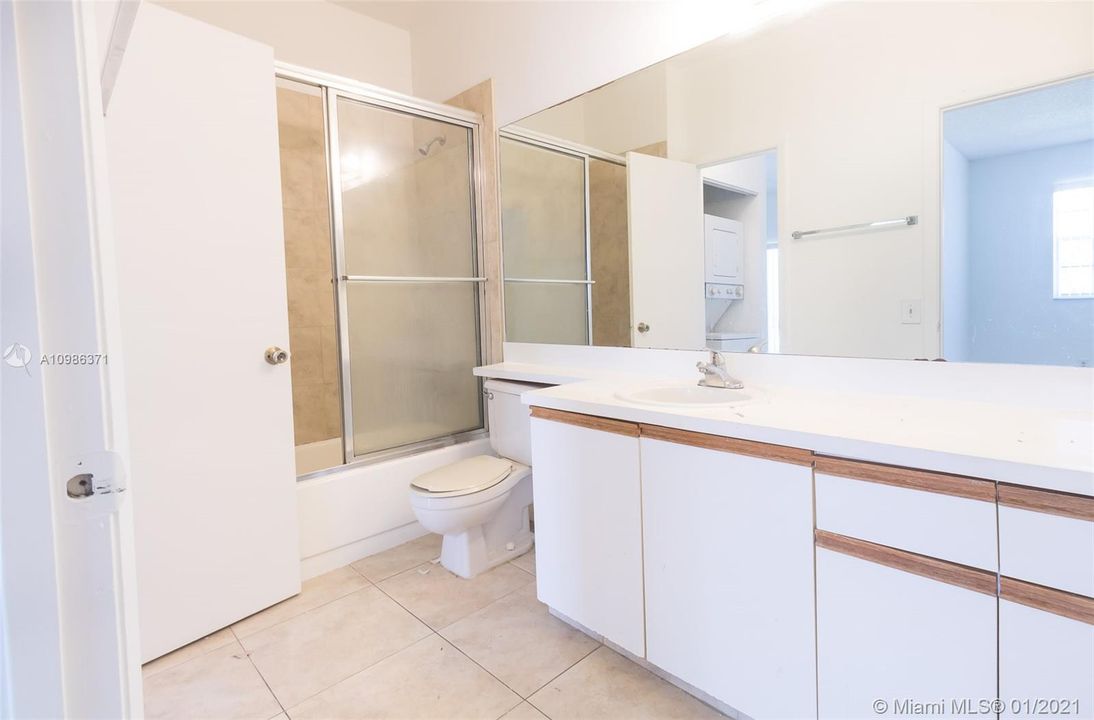 Recently Rented: $1,175 (1 beds, 1 baths, 605 Square Feet)