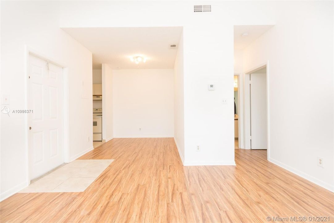 Recently Rented: $1,175 (1 beds, 1 baths, 605 Square Feet)