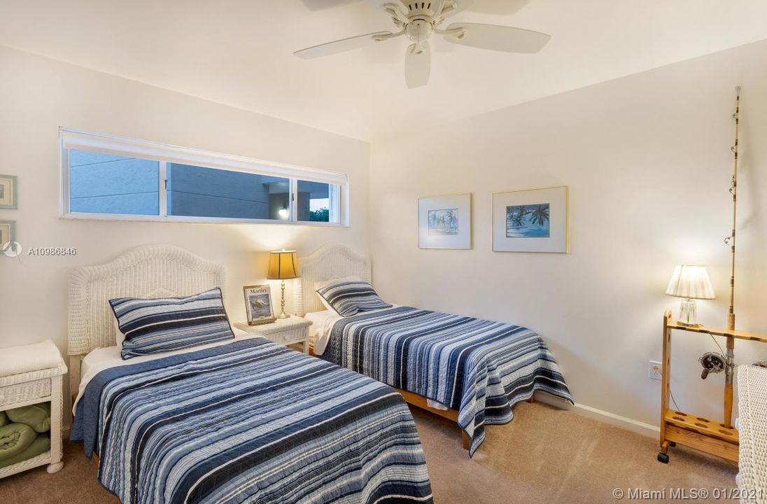 Recently Sold: $540,000 (2 beds, 2 baths, 1261 Square Feet)