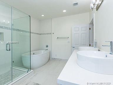 最近售出: $1,199,000 (4 贝兹, 3 浴室, 2483 平方英尺)