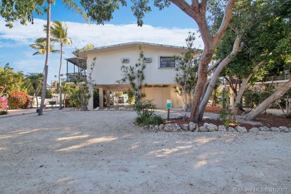 Recently Sold: $895,000 (3 beds, 3 baths, 1200 Square Feet)