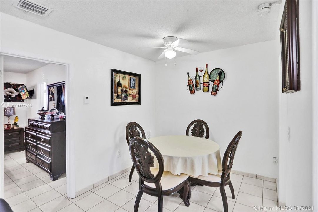 Recently Sold: $120,000 (1 beds, 1 baths, 591 Square Feet)