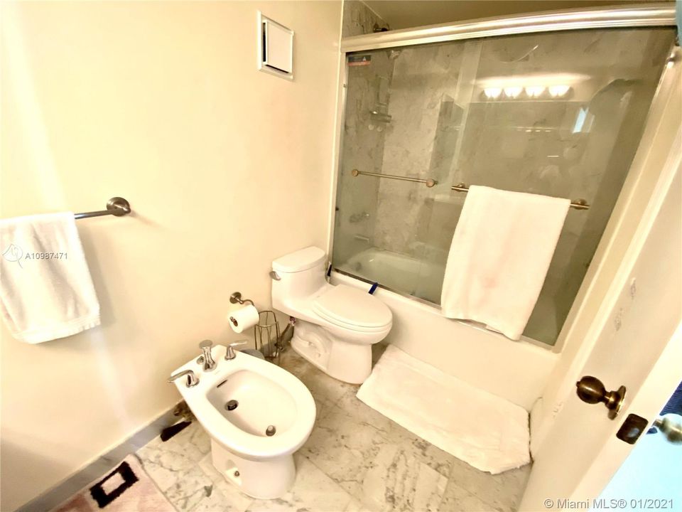 最近租的: $4,300 (2 贝兹, 3 浴室, 1404 平方英尺)