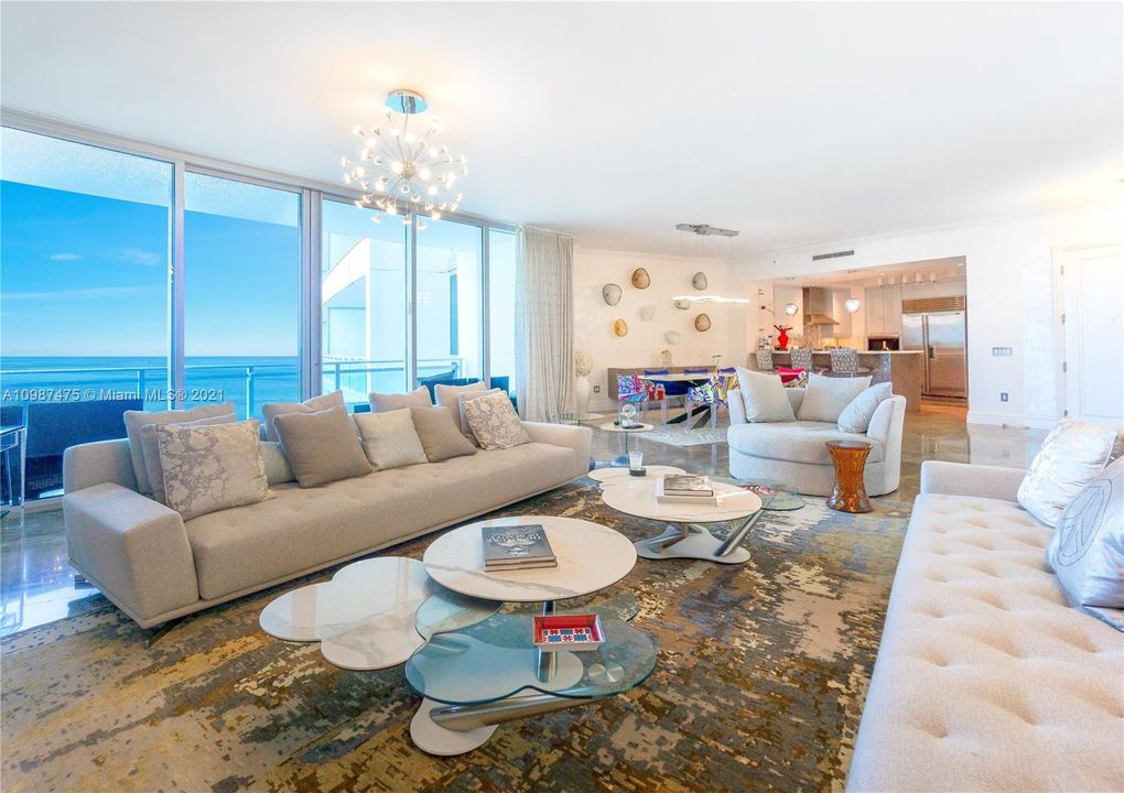 Recently Sold: $4,890,000 (3 beds, 3 baths, 3120 Square Feet)