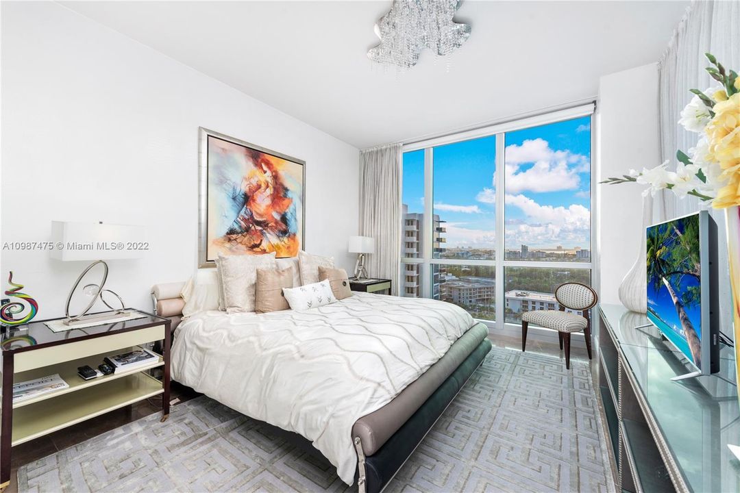 Recently Sold: $4,890,000 (3 beds, 3 baths, 3120 Square Feet)