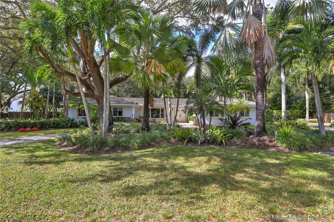 Recently Sold: $1,250,000 (4 beds, 2 baths, 3045 Square Feet)