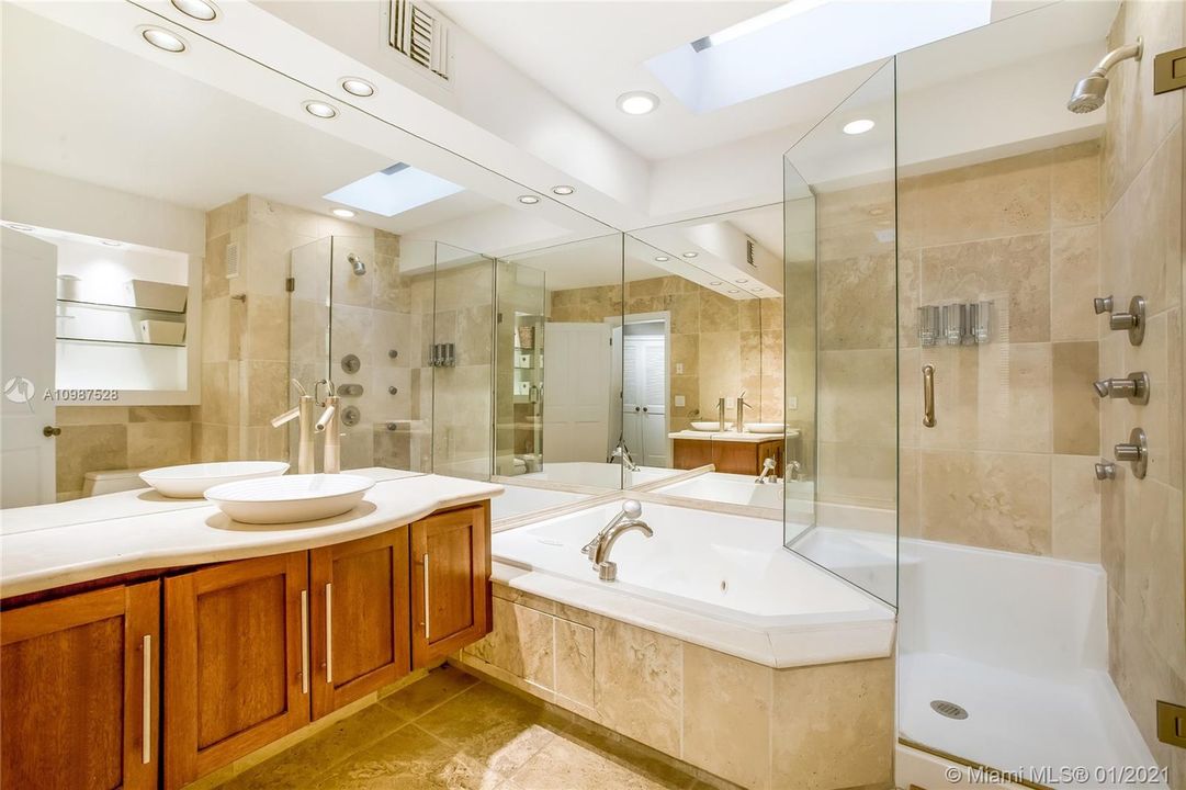 Недавно продано: $1,550,000 (3 спален, 3 ванн, 2911 Квадратных фут)