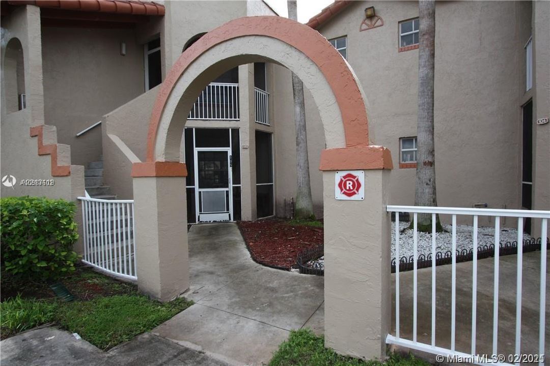 Recently Sold: $175,000 (2 beds, 2 baths, 985 Square Feet)