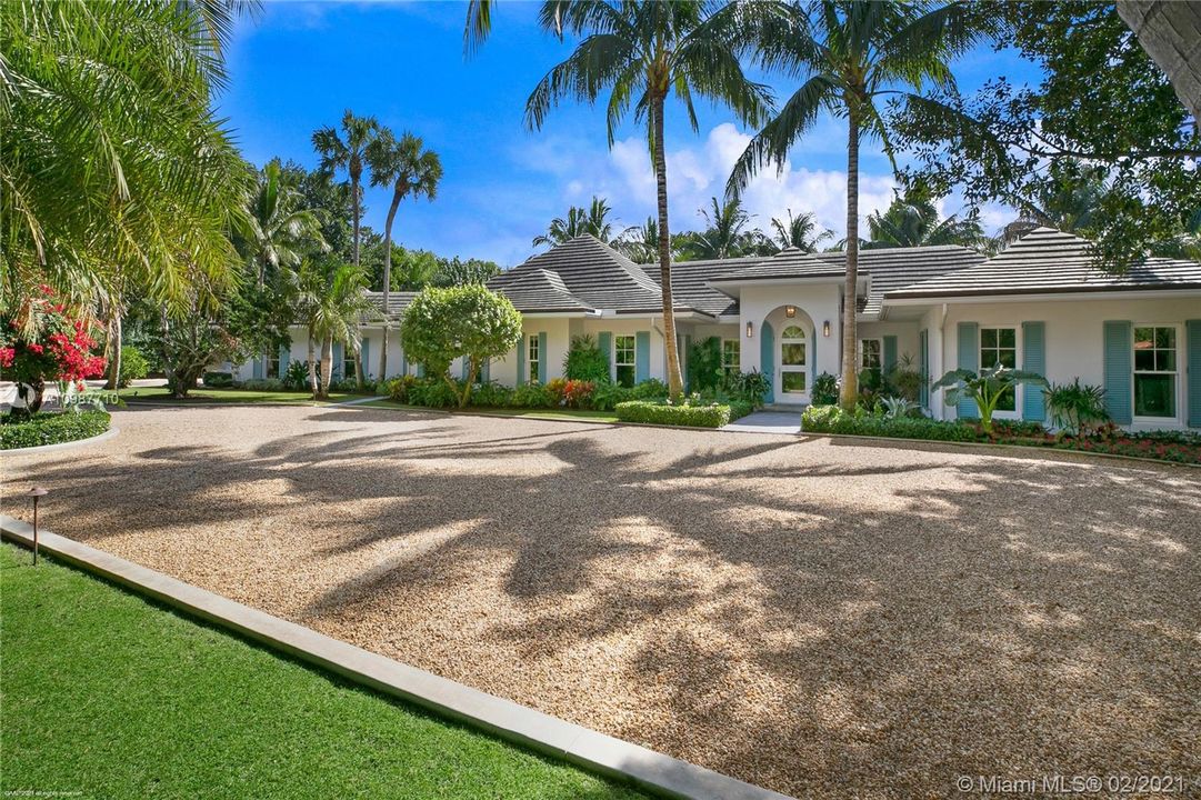 Recently Sold: $5,750,000 (5 beds, 6 baths, 5763 Square Feet)