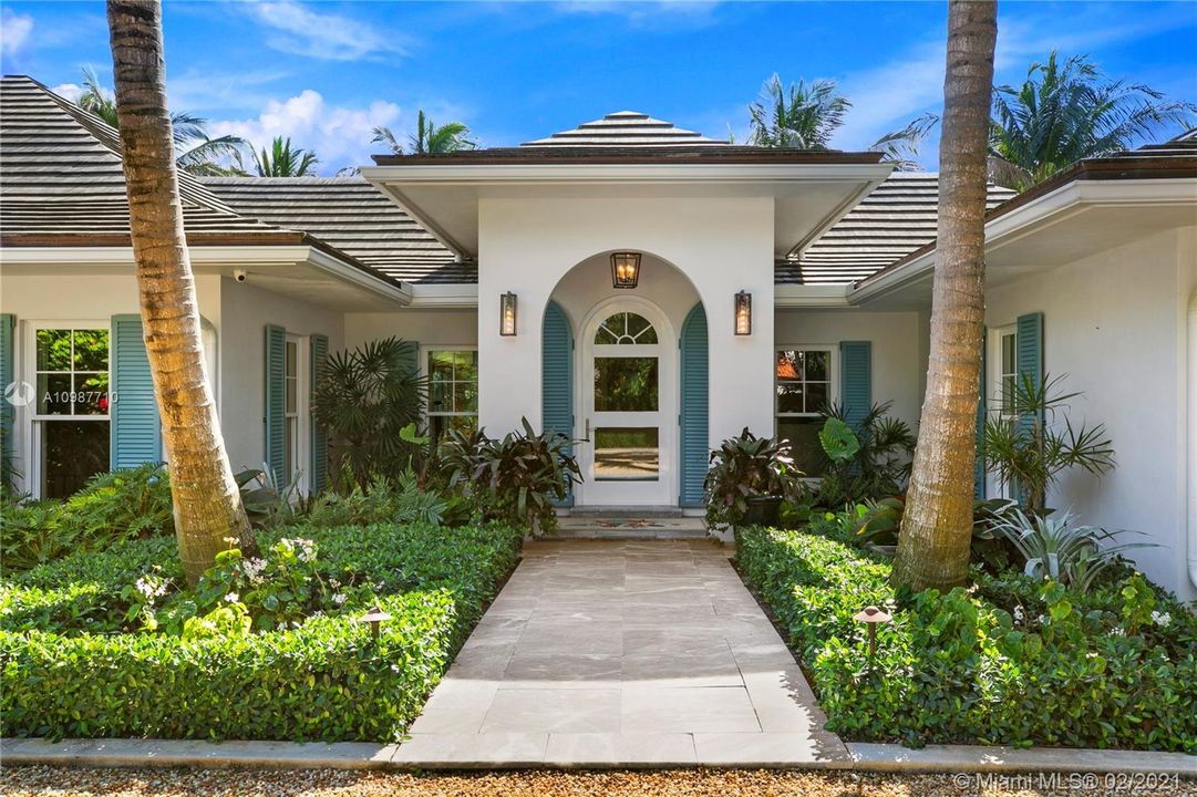 Recently Sold: $5,750,000 (5 beds, 6 baths, 5763 Square Feet)