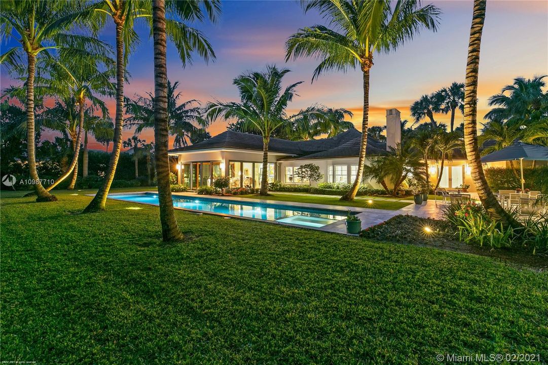 Recently Sold: $5,750,000 (5 beds, 6 baths, 5763 Square Feet)