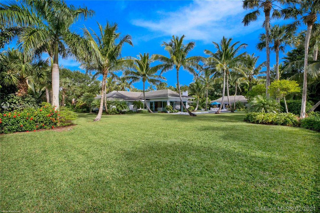 Recently Sold: $5,750,000 (5 beds, 6 baths, 5763 Square Feet)