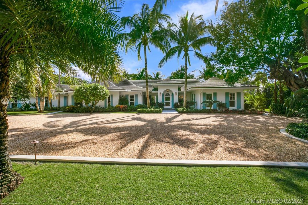 Recently Sold: $5,750,000 (5 beds, 6 baths, 5763 Square Feet)