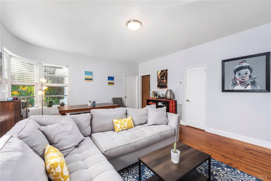 Recently Sold: $400,000 (2 beds, 2 baths, 1118 Square Feet)