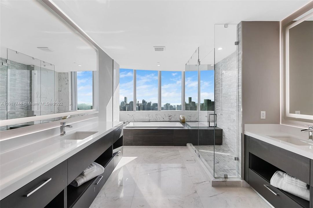 Recently Sold: $4,935,000 (4 beds, 4 baths, 4087 Square Feet)
