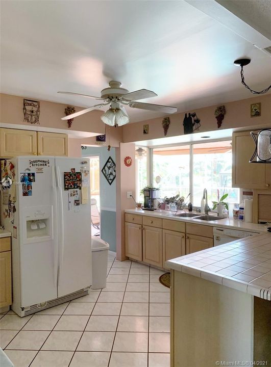 Recently Sold: $1,550,000 (4 beds, 2 baths, 1820 Square Feet)