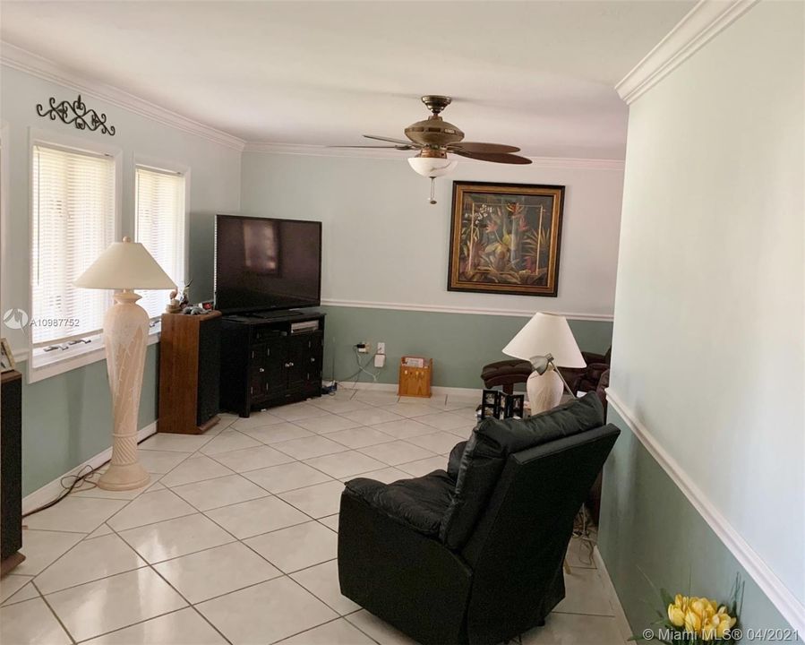 Recently Sold: $1,550,000 (4 beds, 2 baths, 1820 Square Feet)