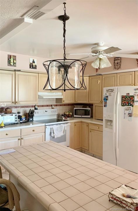 Recently Sold: $1,550,000 (4 beds, 2 baths, 1820 Square Feet)