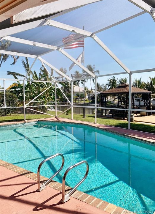 Recently Sold: $1,550,000 (4 beds, 2 baths, 1820 Square Feet)