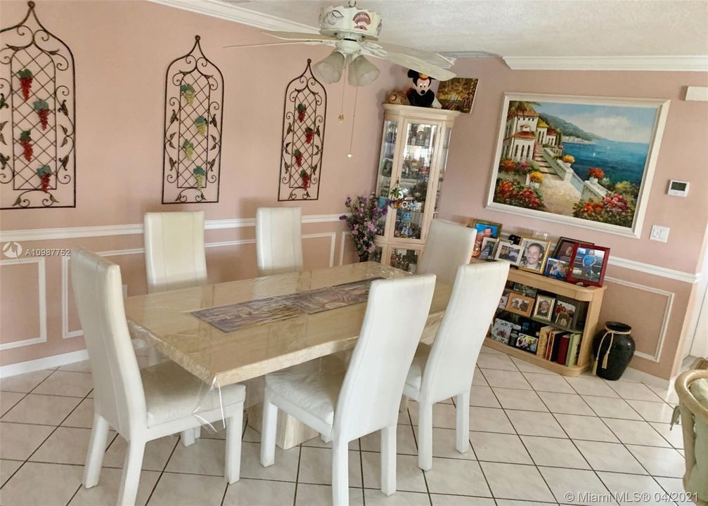 Recently Sold: $1,550,000 (4 beds, 2 baths, 1820 Square Feet)