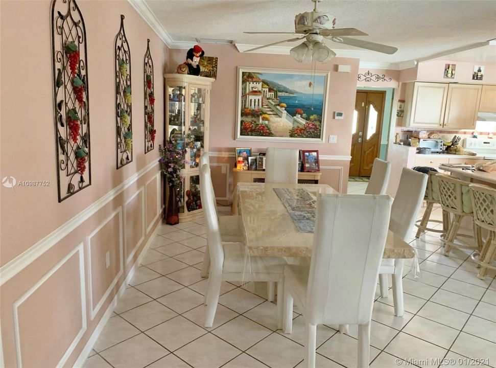 Recently Sold: $1,550,000 (4 beds, 2 baths, 1820 Square Feet)