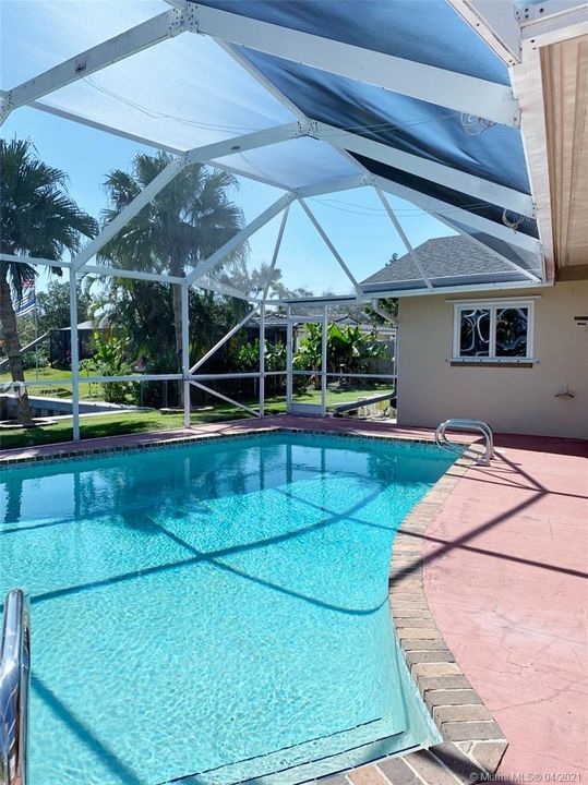 Recently Sold: $1,550,000 (4 beds, 2 baths, 1820 Square Feet)