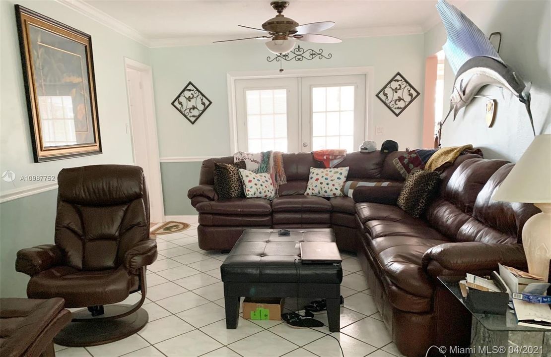 Recently Sold: $1,550,000 (4 beds, 2 baths, 1820 Square Feet)