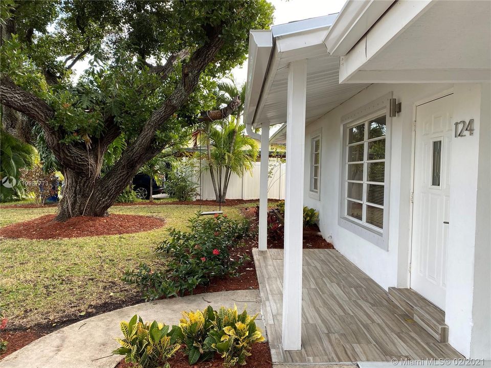 Недавно продано: $435,000 (3 спален, 2 ванн, 1071 Квадратных фут)