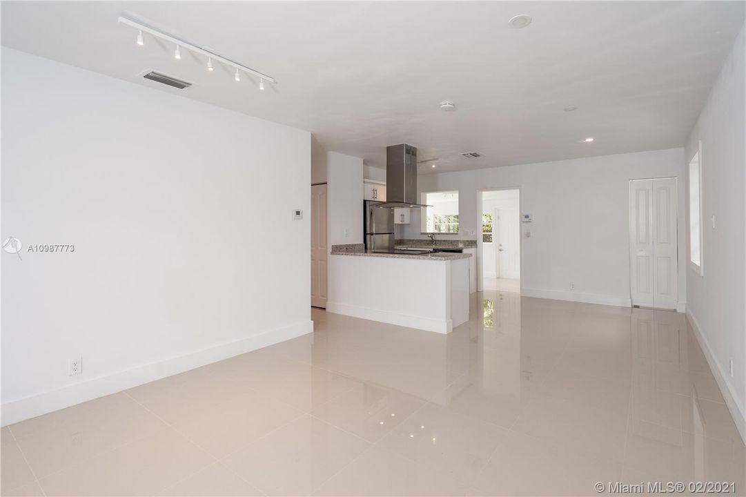 Недавно продано: $435,000 (3 спален, 2 ванн, 1071 Квадратных фут)