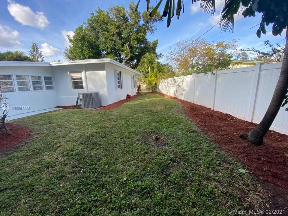 Недавно продано: $435,000 (3 спален, 2 ванн, 1071 Квадратных фут)