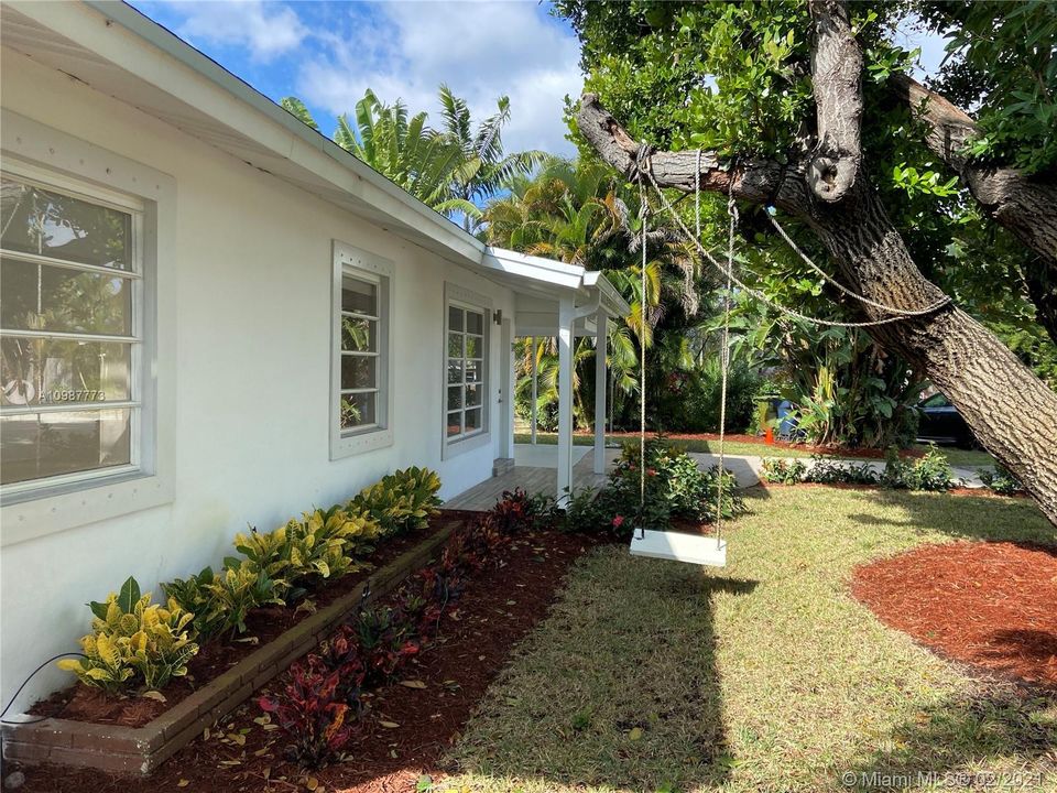 Недавно продано: $435,000 (3 спален, 2 ванн, 1071 Квадратных фут)