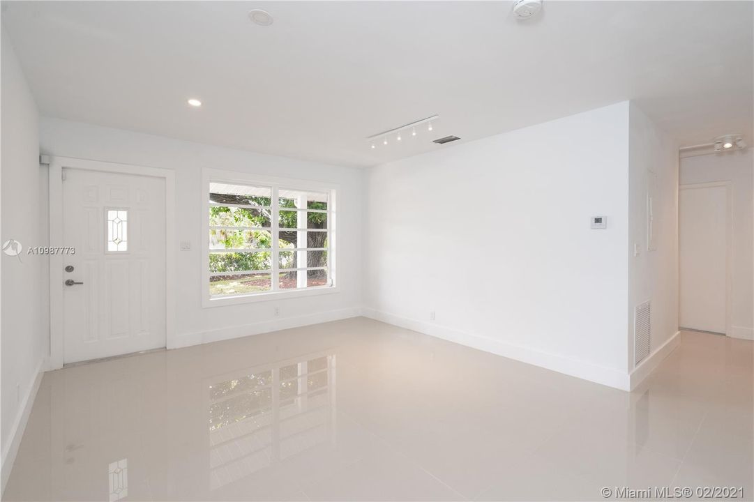 Недавно продано: $435,000 (3 спален, 2 ванн, 1071 Квадратных фут)