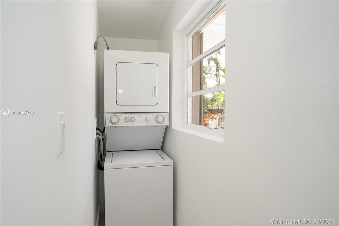 Недавно продано: $435,000 (3 спален, 2 ванн, 1071 Квадратных фут)