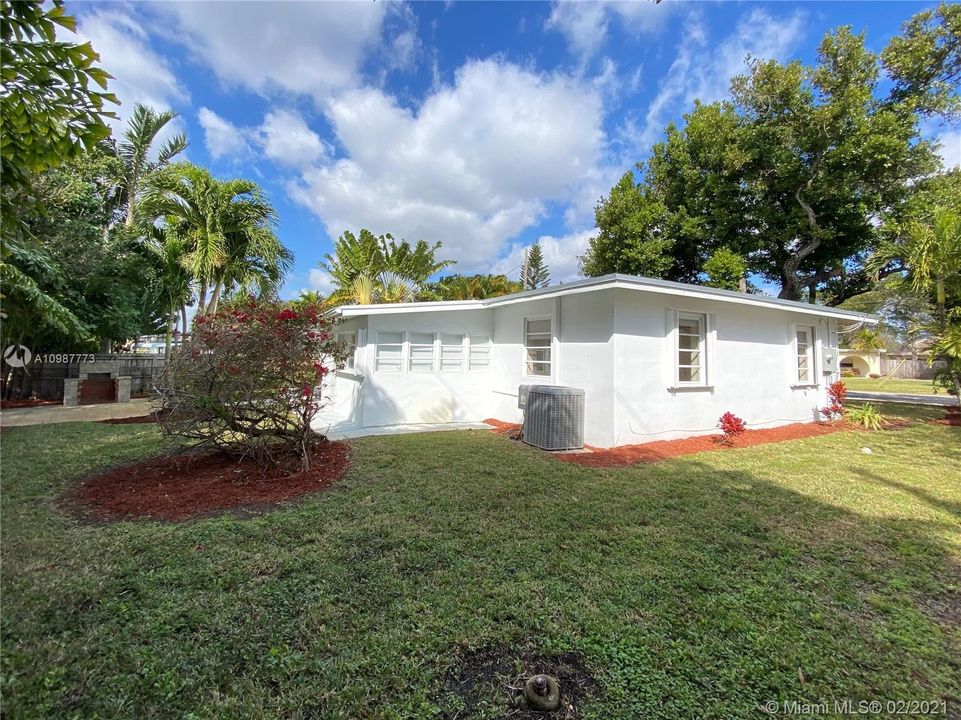 Недавно продано: $435,000 (3 спален, 2 ванн, 1071 Квадратных фут)