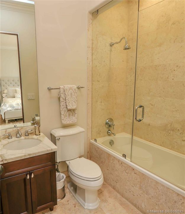 最近售出: $3,595,000 (6 贝兹, 8 浴室, 6721 平方英尺)