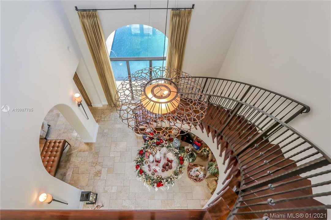Recently Sold: $3,595,000 (6 beds, 8 baths, 6721 Square Feet)
