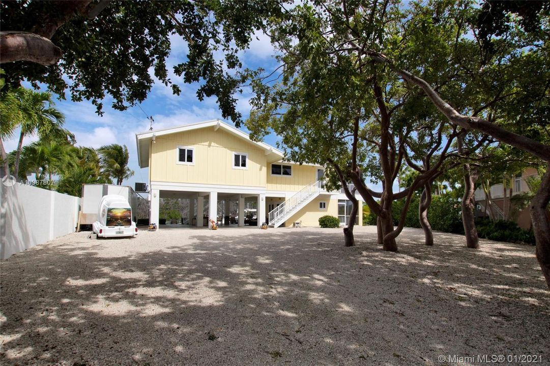 Recently Sold: $1,700,000 (3 beds, 2 baths, 1344 Square Feet)
