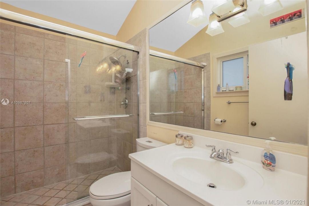 Недавно продано: $1,700,000 (3 спален, 2 ванн, 1344 Квадратных фут)