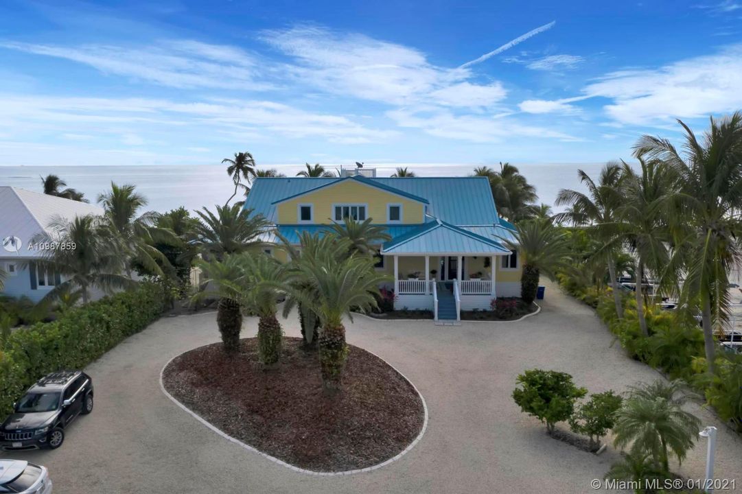Recently Sold: $3,200,000 (5 beds, 5 baths, 5048 Square Feet)