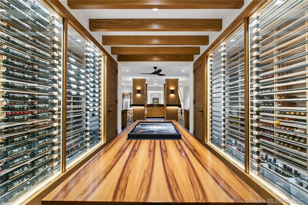 Vendido Recientemente: $59,900,000 (10 camas, 12 baños, 26234 Pies cuadrados)