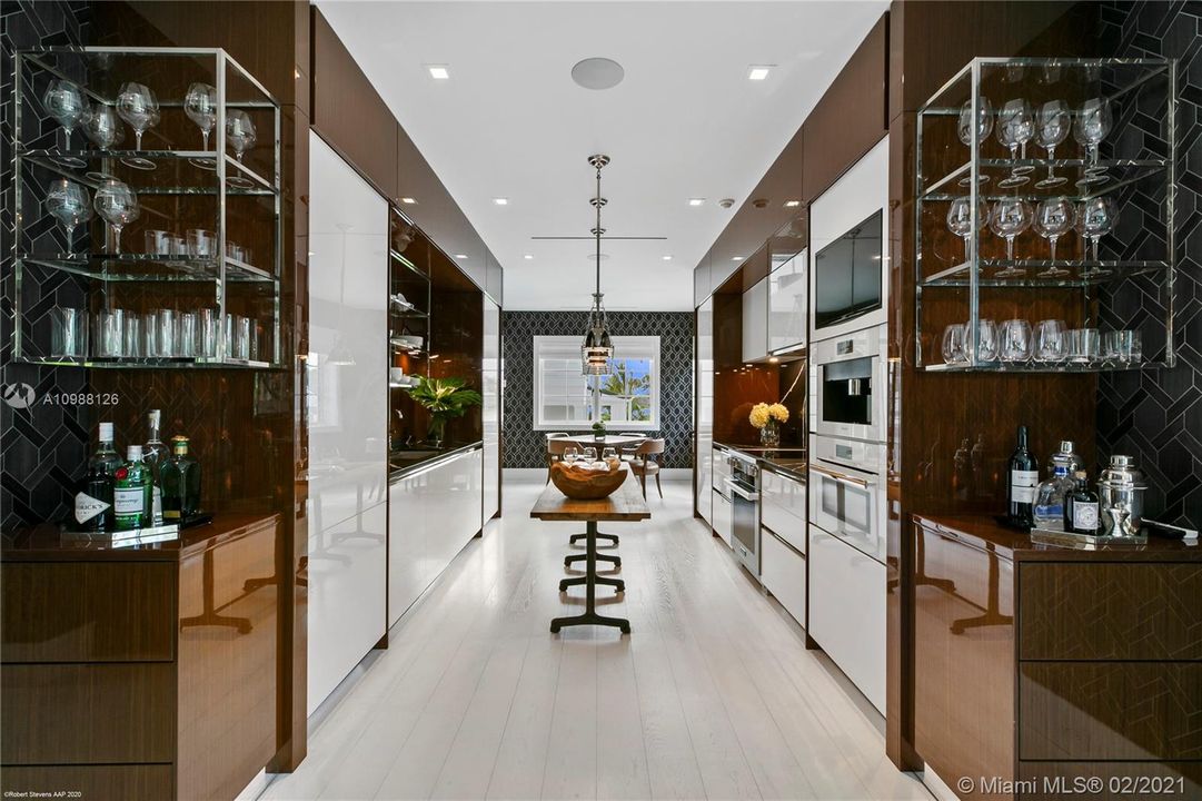 Vendido Recientemente: $59,900,000 (10 camas, 12 baños, 26234 Pies cuadrados)